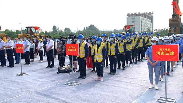 河南乐动(中国)集团员工方阵.jpg