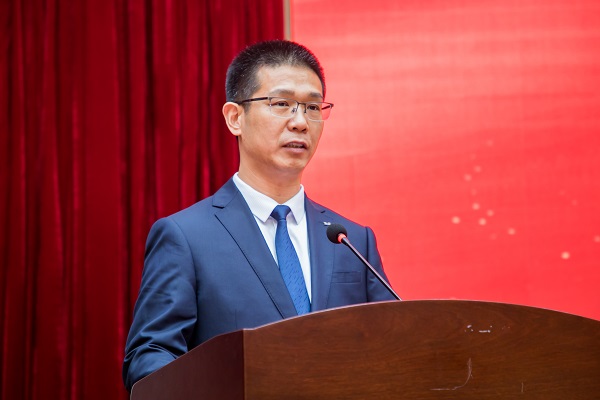 河南省建筑业协会中小企业分会会长、乐动(中国)总经理祝建明作表态发言.jpg