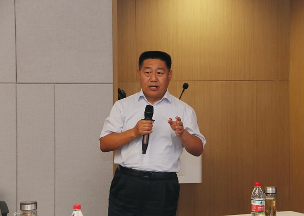 乐动(中国)党委书记张会民主持活动.jpg