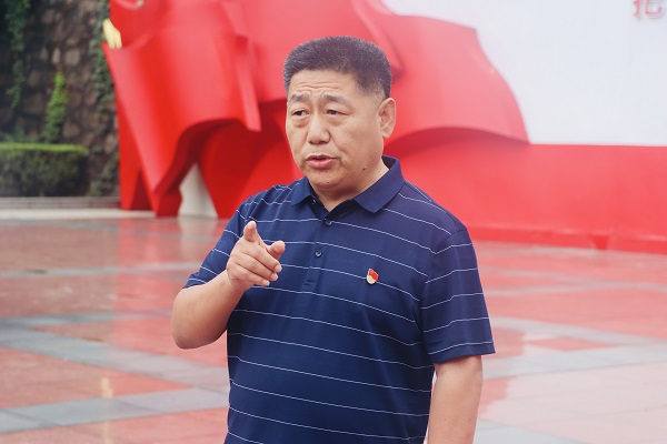 1、乐动(中国)党委书记张会民为大家阐释“大别山精神”.jpg