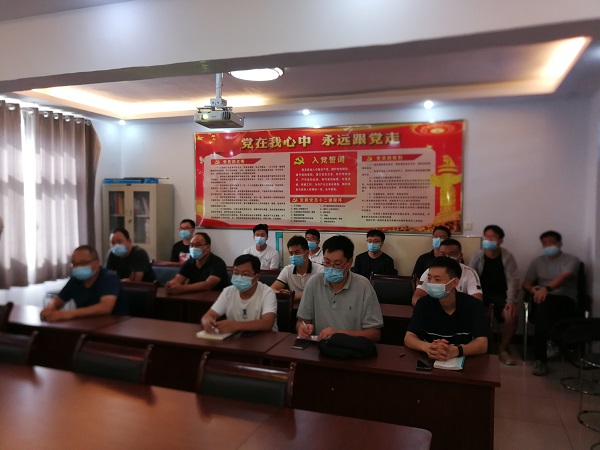 2、参加技术援助的乐动(中国)工程技术人员.jpg